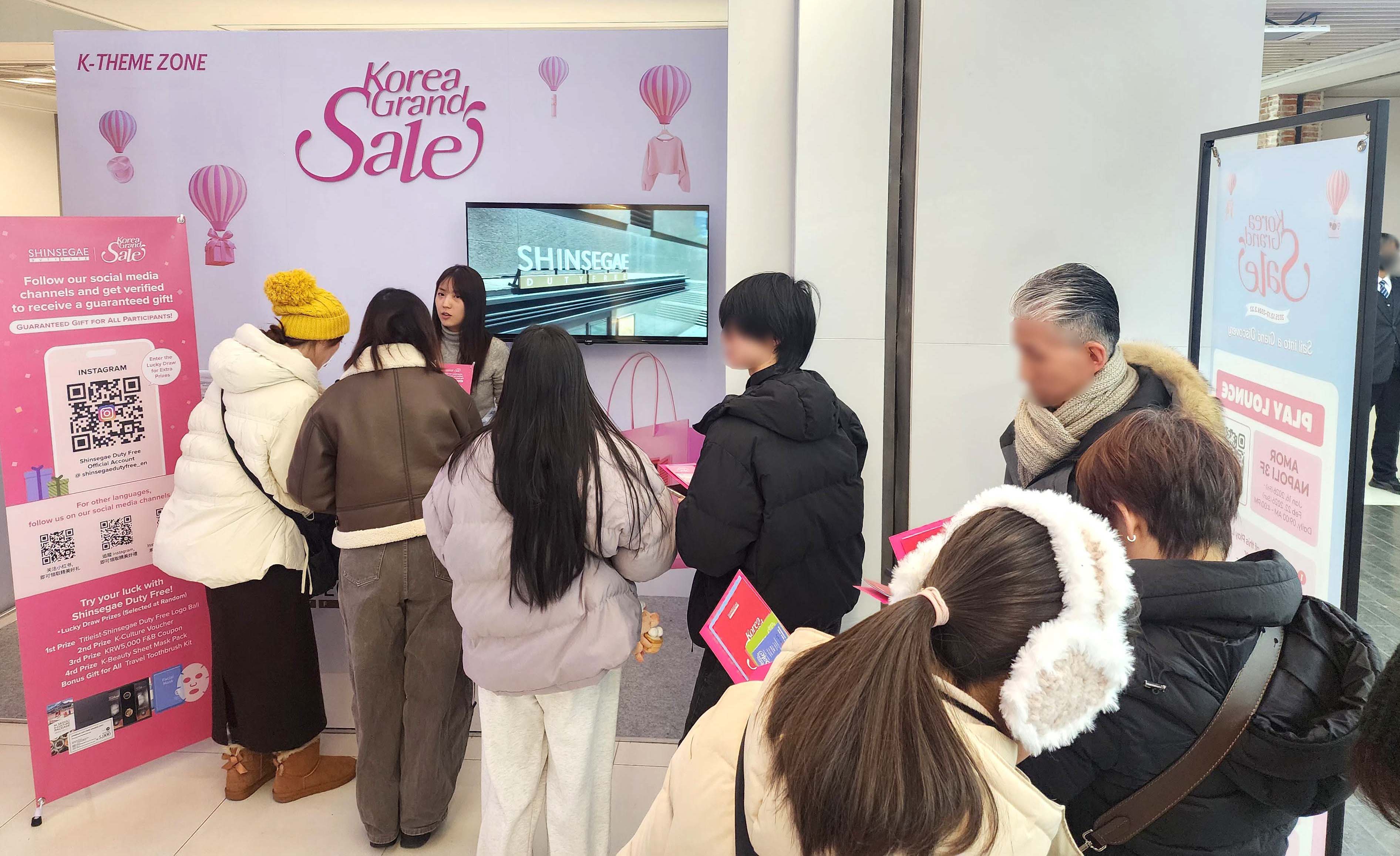 '코리아그랜드세일 연계' 신세계면세점, 명동 웰컴센터 홍보부스 운영 89-Image